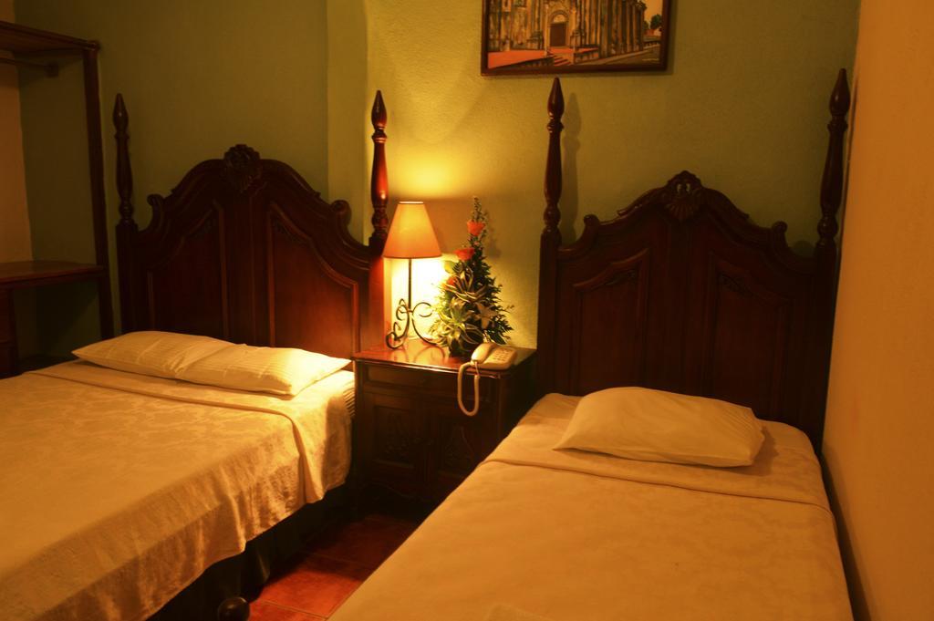 Hotel Real León Екстериор снимка