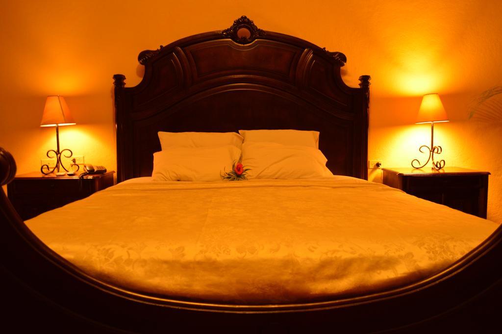 Hotel Real León Екстериор снимка
